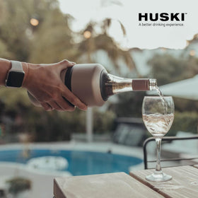 Huski wine chiller stays dry, preventing condensation on hands and surfaces.