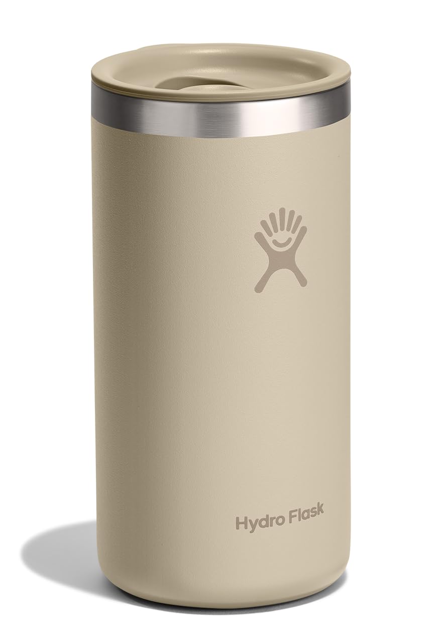 Closeable lid on Hydro Flask Travel Coffee Cup demonstrates leak-resistant seal for splash-free sipping.