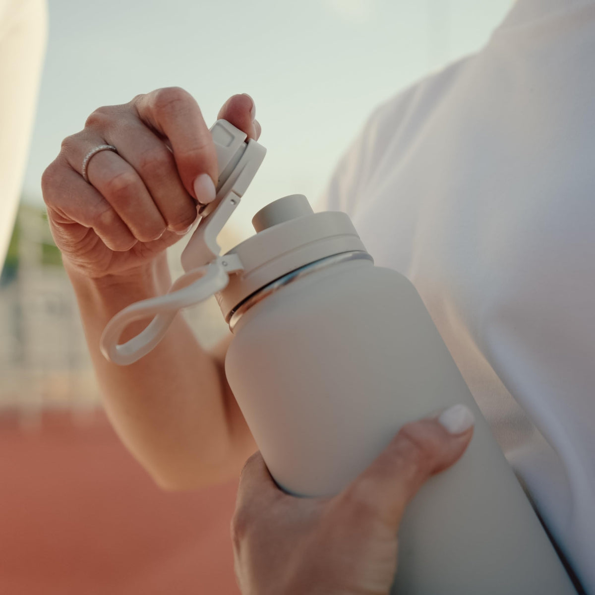 Hydrapeak 26oz cupholder-friendly bottle for commutes