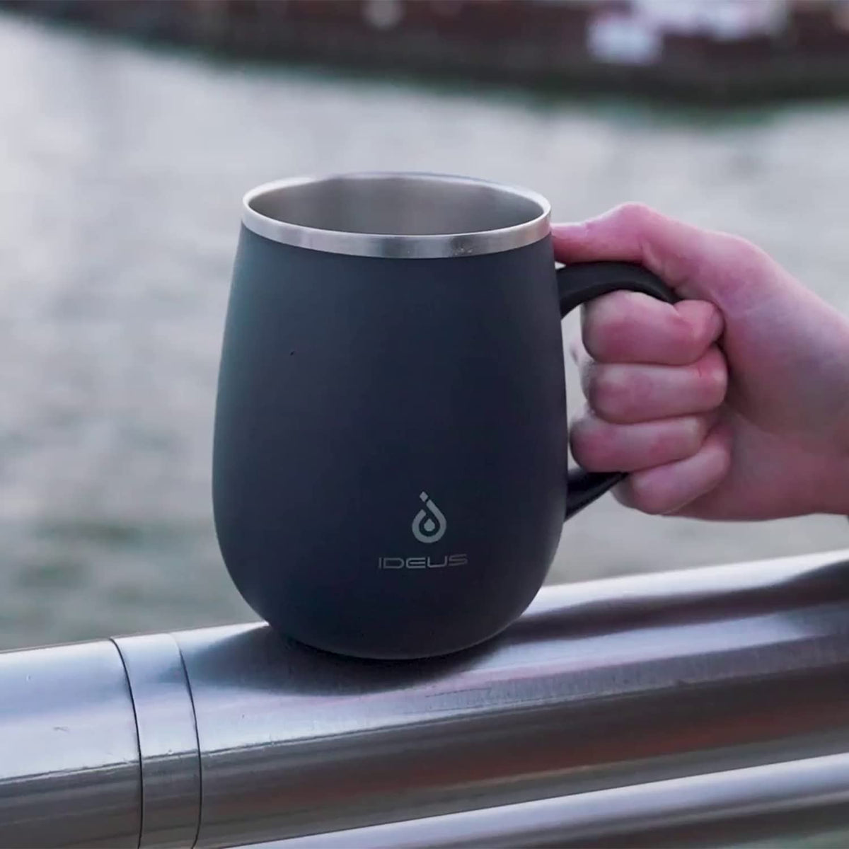 Ideus silicone BPA-free lid provides secure sip while reducing spills.