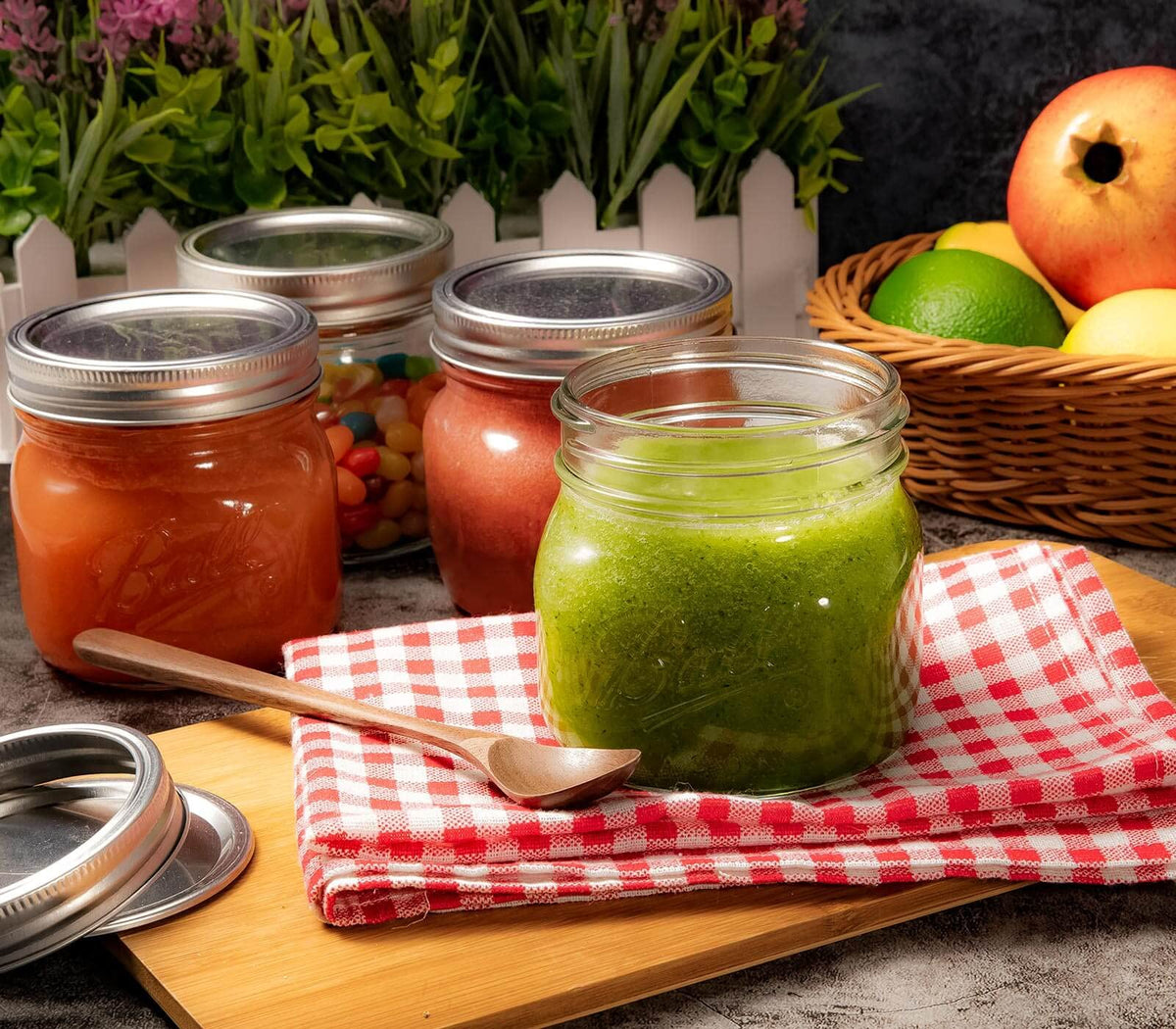 Ieavier clear glass for easy food storage visibility and organization.