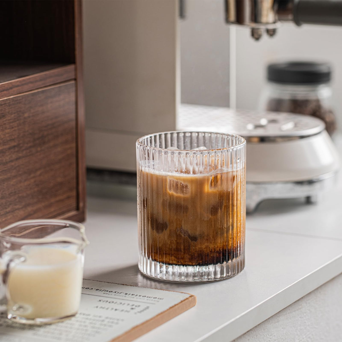 INSETLAN set of eight completes your glassware collection.