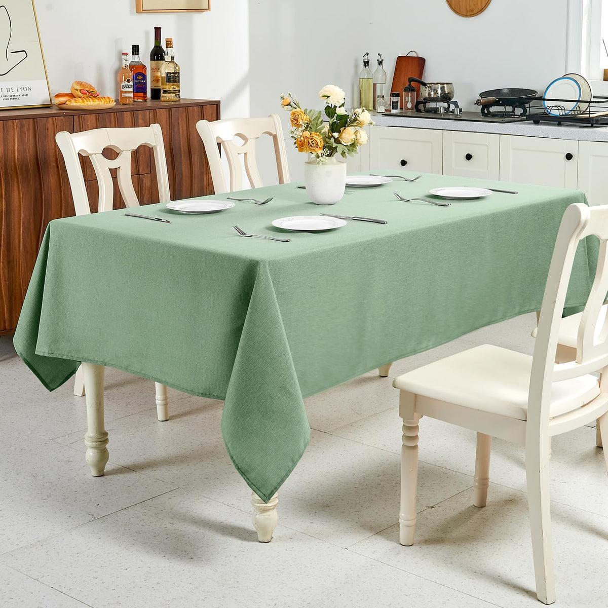 IVAPUPU 60x84 rectangle on dining table presenting clean lines.