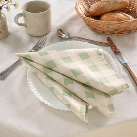 Ivy Heritage napkins added color to a casual or formal dining setup.
