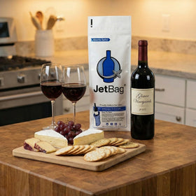 JetBag Bold built-in handle makes carrying through airports easy.