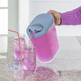 Joey'z pivot-top spout enables smooth, one-handed pouring.