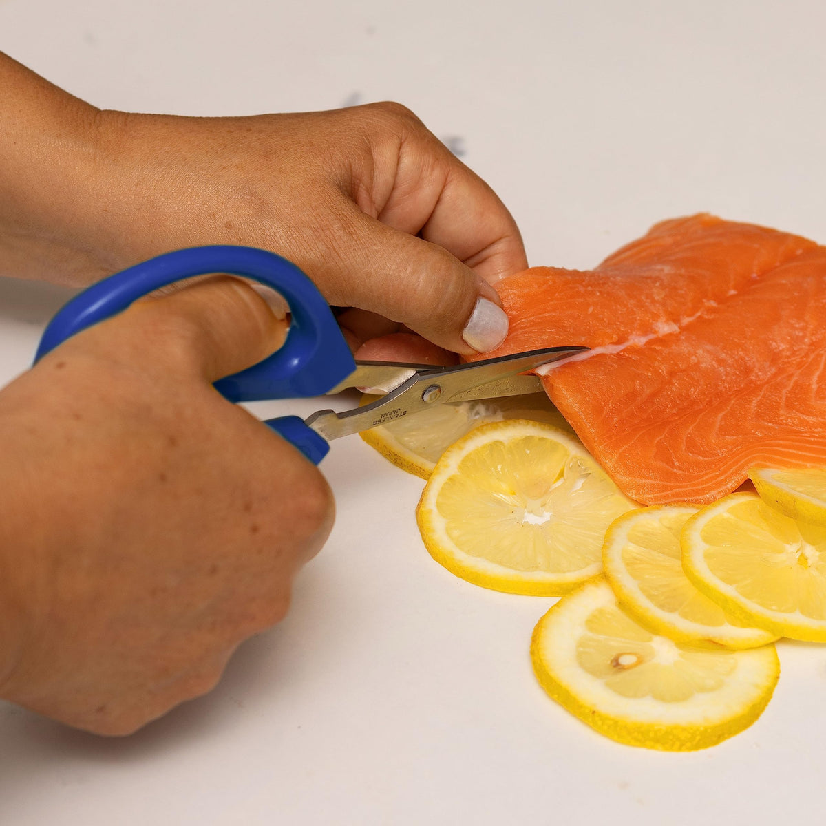 Joyce Chen Original Unlimited Scissors ergonomic loop handle for easy handling.