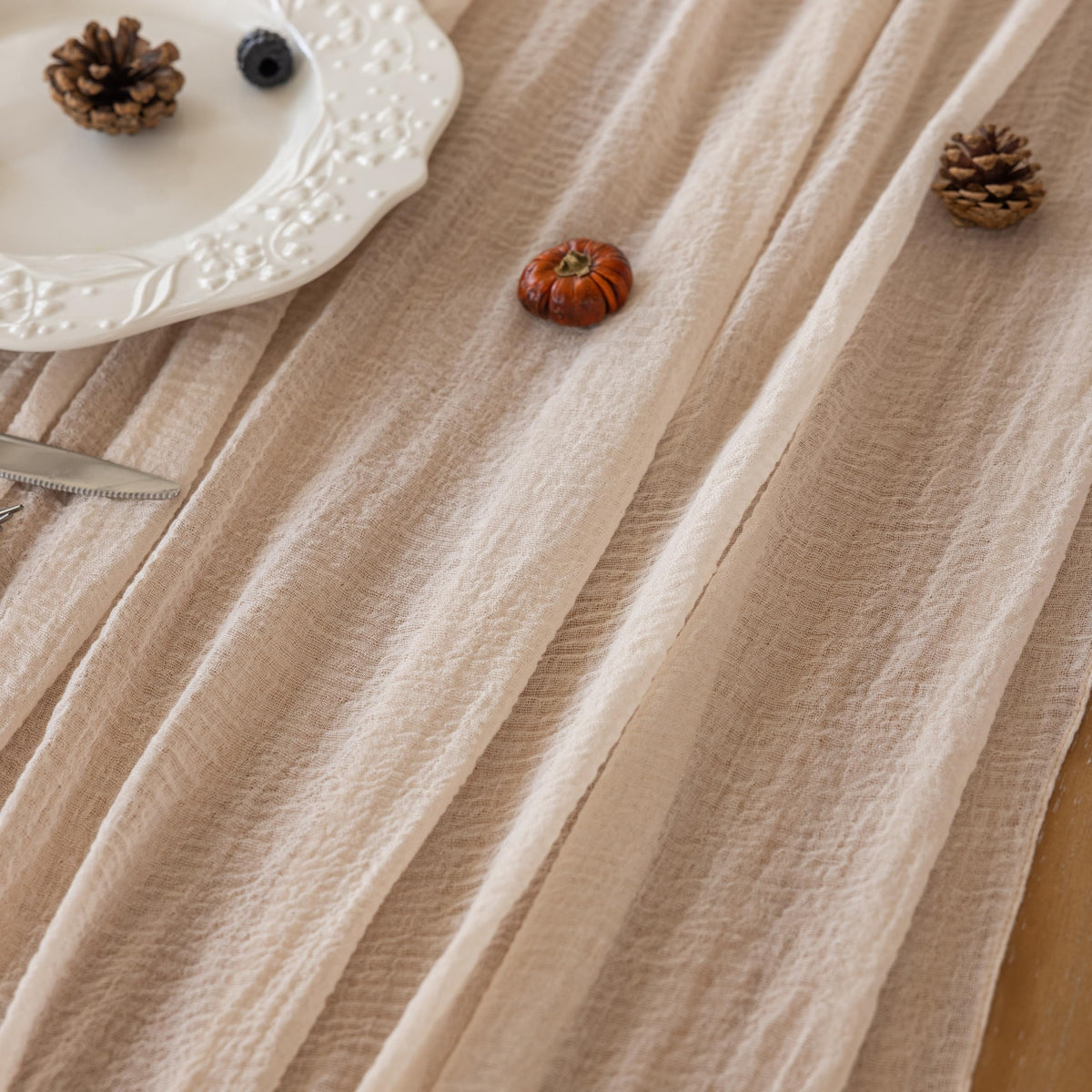 Keketoarrange beige table runner for baby showers adds soft, welcoming atmosphere.