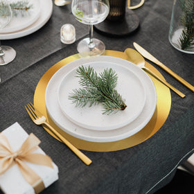 KesaPlan mirrored gold charger plate enhances wedding banquet presentation