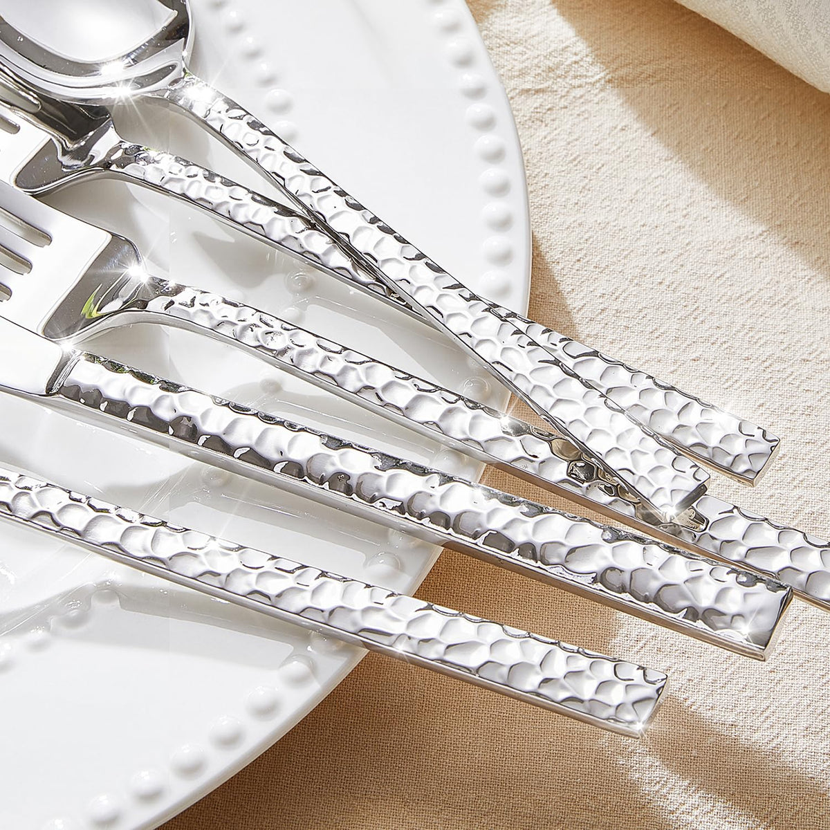 Kingstone 12 dinner forks with hammered design for balanced grip