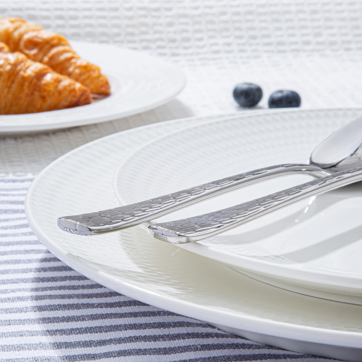 Kingstone 18-10 stainless steel highlights durability and rust resistance.