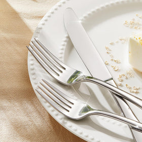 Kingstone ergonomic handle design enhances grip and control during meals.