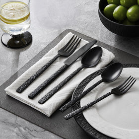 Kingstone 40-piece handle detail emphasizes seamless construction