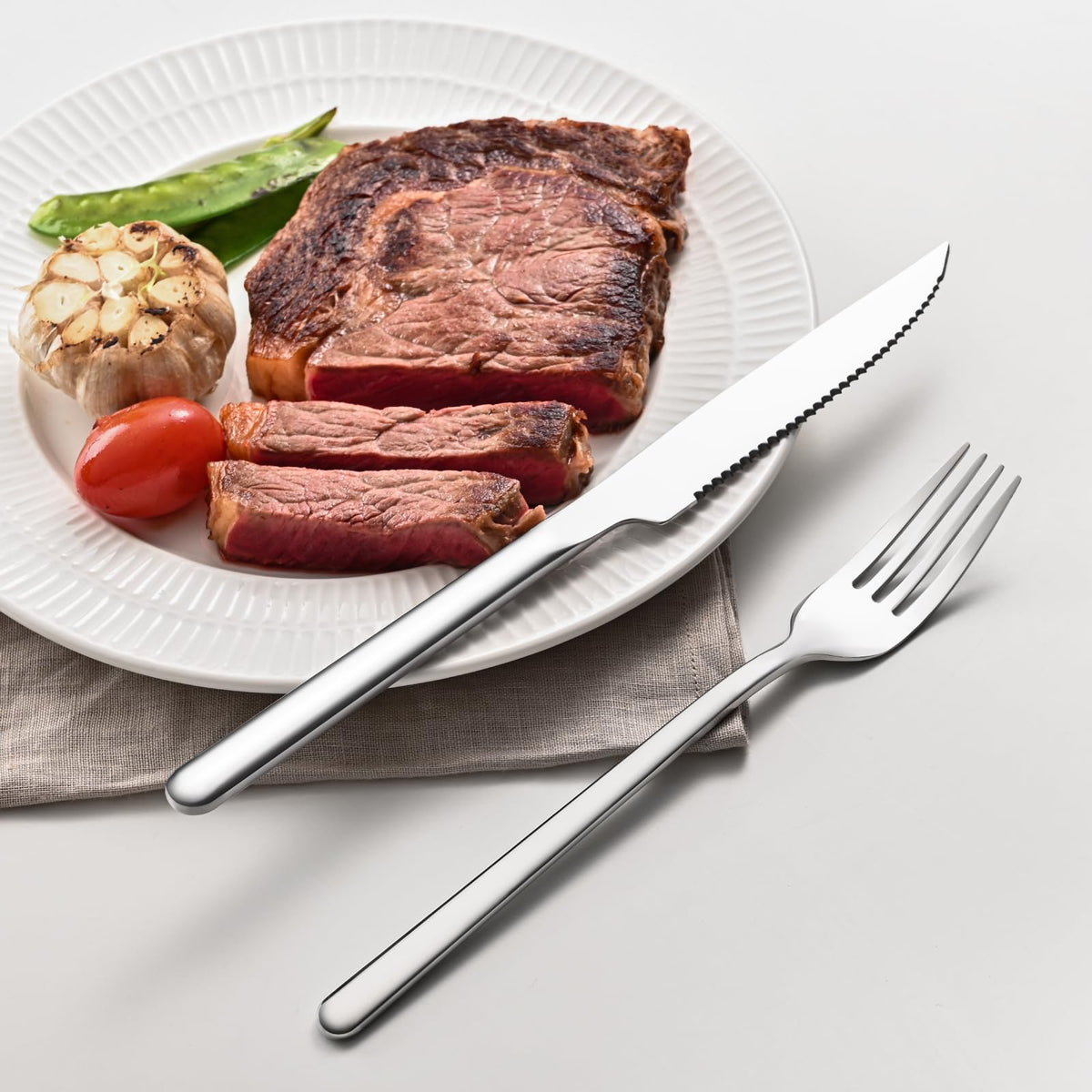 Table setting featuring KINGSTONE knives paired with 66 series silverware.