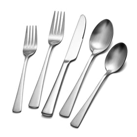 KINGSTONE silverware set for 8 in a table setting, perfect for family dinners.