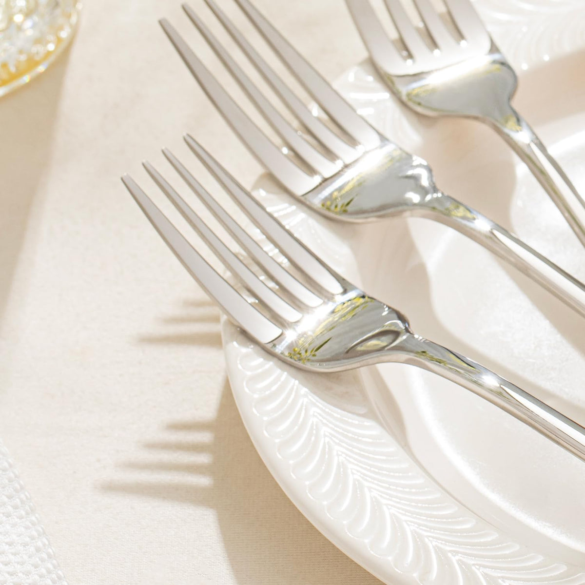 KINGSTONE Smooth-edged, polished forks reduce risk of nicks at the table.