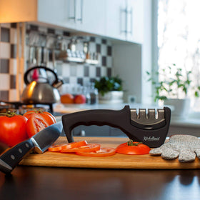 Kitchellence ergonomic handle supports comfortable ambidextrous sharpening.