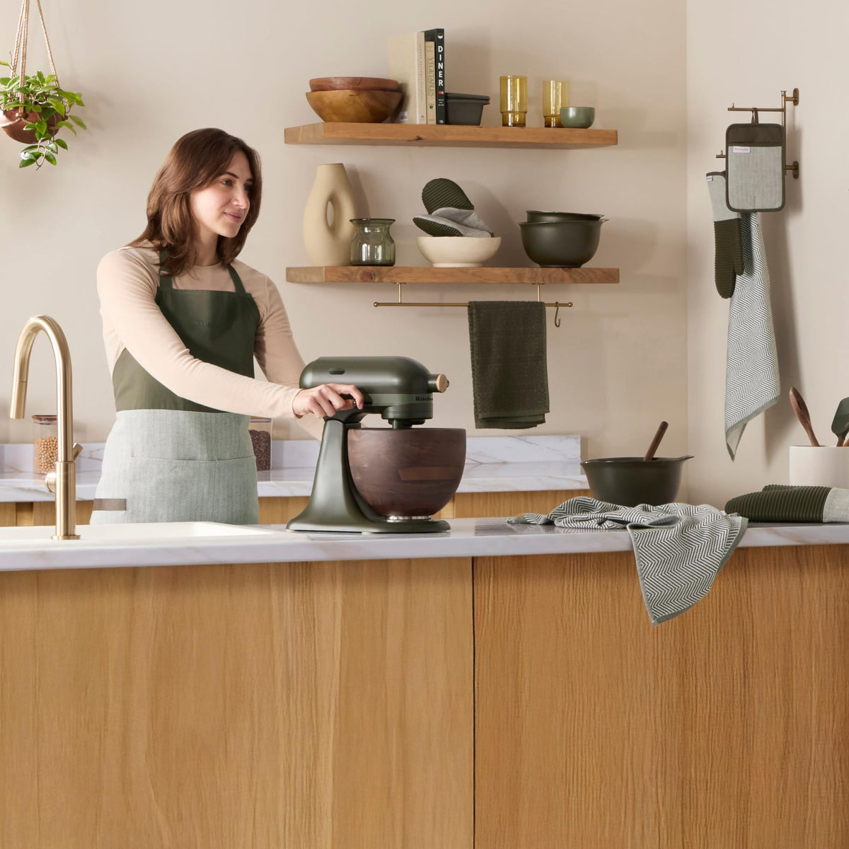 KitchenAid Evergreen textured flatwoven towel highlighting stylish surface and lint-free drying.