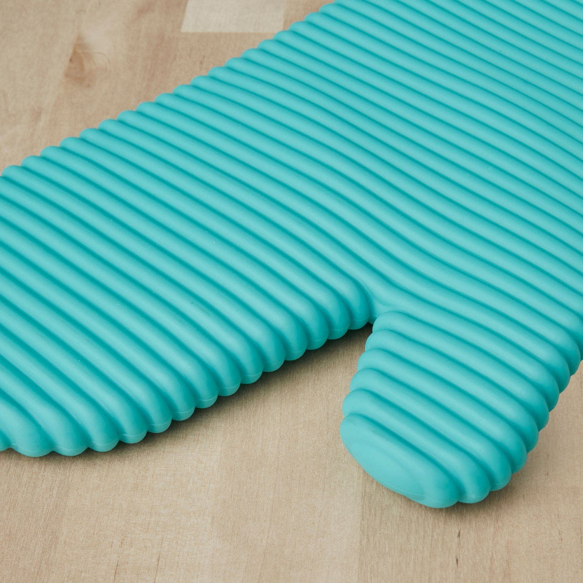 KitchenAid oven mitt size 7x13 inches for full-hand coverage