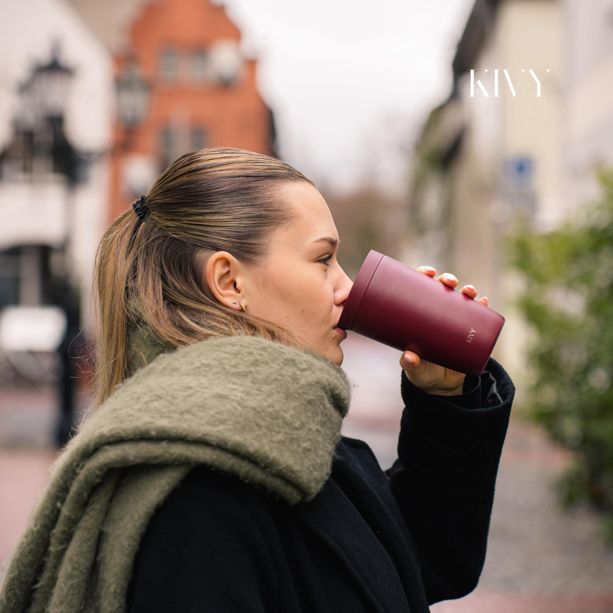 KIVY insulated mug designed for hot tea or cold coffee on the move.