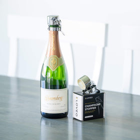 KLOVEO champagne bottle closure adds elegance and freshness to gatherings.