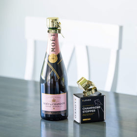 KLOVEO champagne stopper in use at bar for consistent fizz.