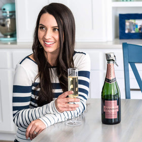 KLOVEO Prosecco stopper on bottle neck ready for party use