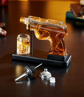 Kollea decanter stand and holder keeps the set neatly organized.