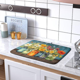 Kwlegh Daisy mat absorbs water quickly and dries dishes efficiently.