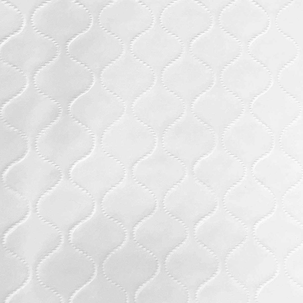 Easy-clean LAMINET table pad after meal cleanup
