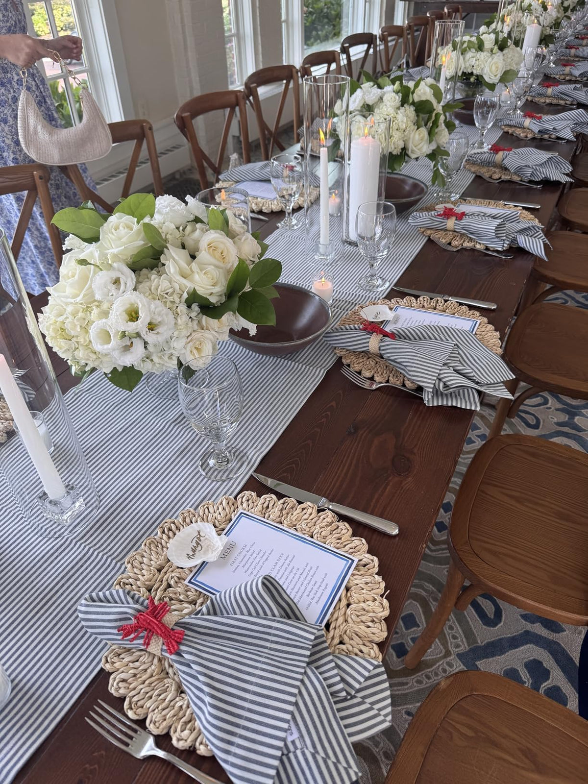 Laquedecraft placemats make thoughtful housewarming gifts for décor lovers.