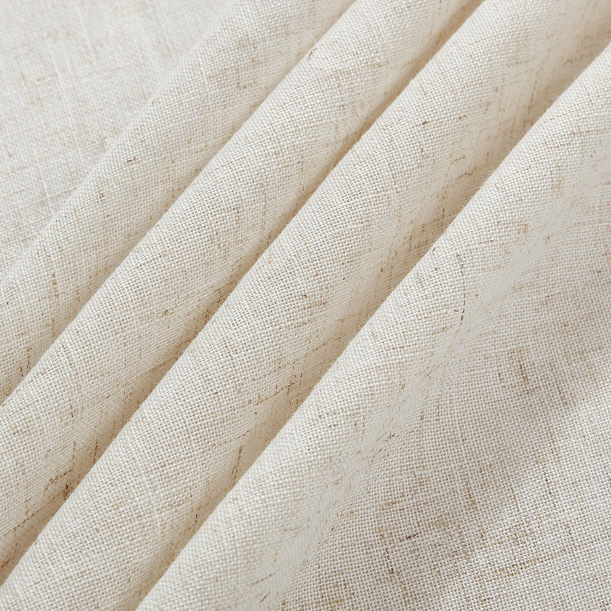 Laura Ashley Dothan tablecloth linen-blend material combines luxury and practicality