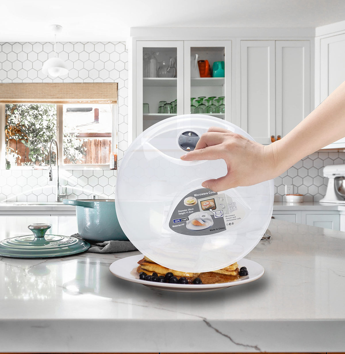 Layron easy-to-clean cover that helps keep the microwave mess-free.