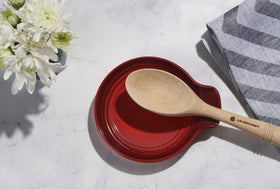 Le Creuset Signature stoneware spoon rest glaze close-up, showcasing durable, easy-clean surface.