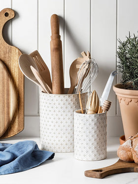 LE TAUCI heavy ceramic design provides stable countertop support
