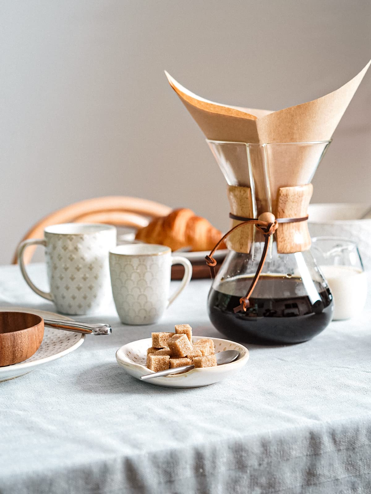 LE TAUCI kitchen-counter organization with four rests within reach