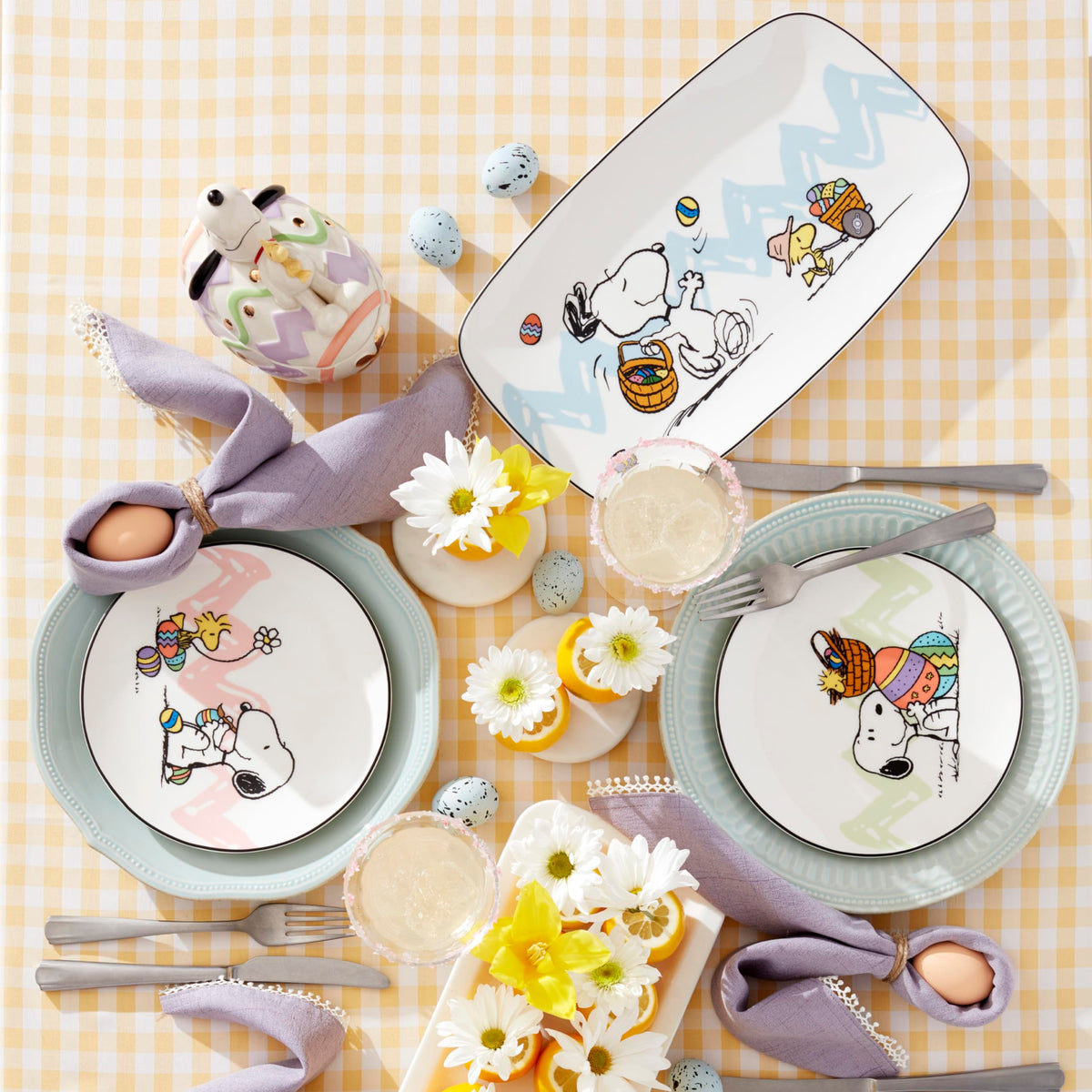 Lenox Snoopy spring table accent plate complements casual entertaining.
