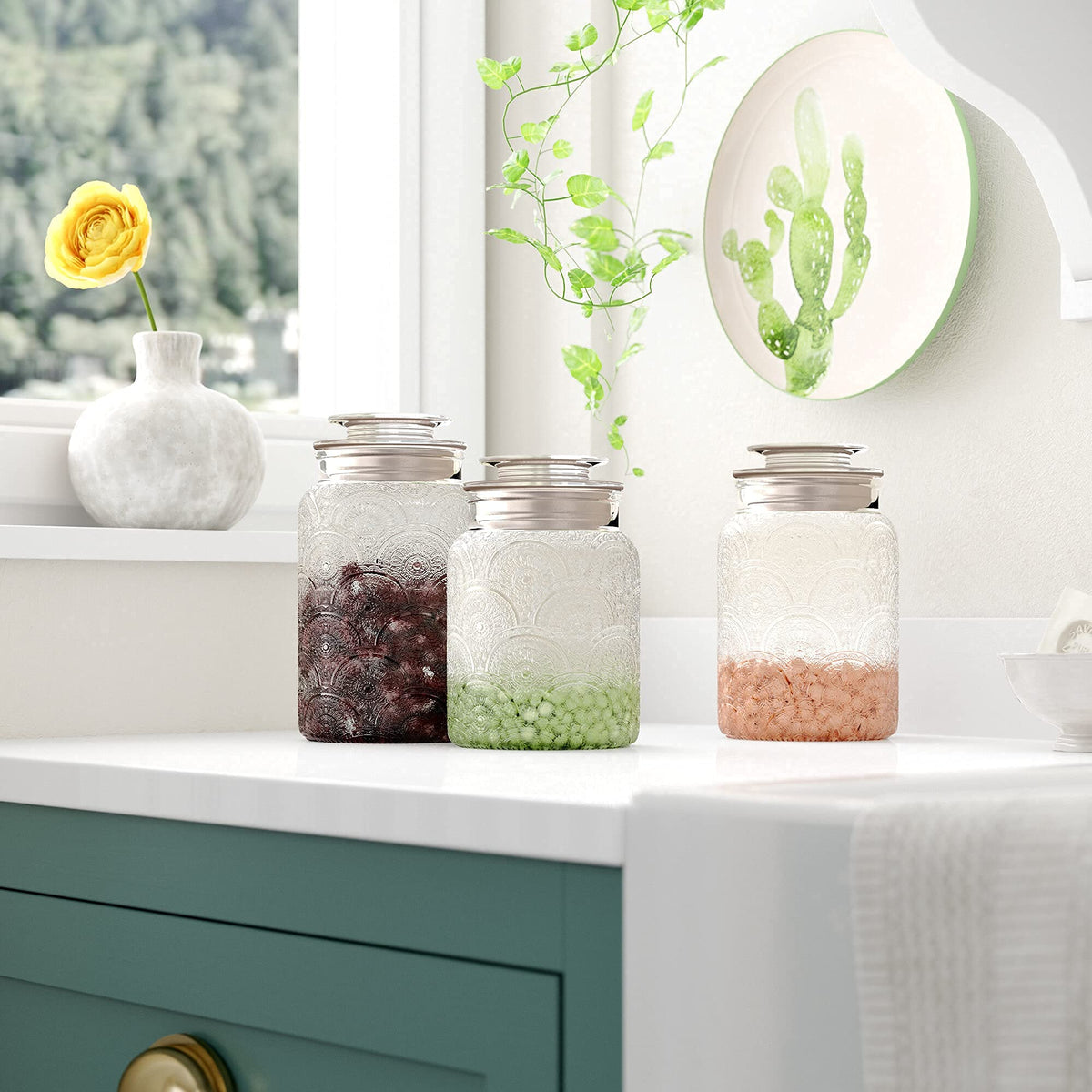 Le'raze 43 oz glass canister with airtight lids for cookies and snacks.
