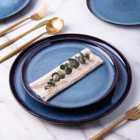LERATIO ceramic dinner plates stack neatly for compact storage.