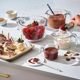 Le'raze clear glass design showcasing ingredients during prep