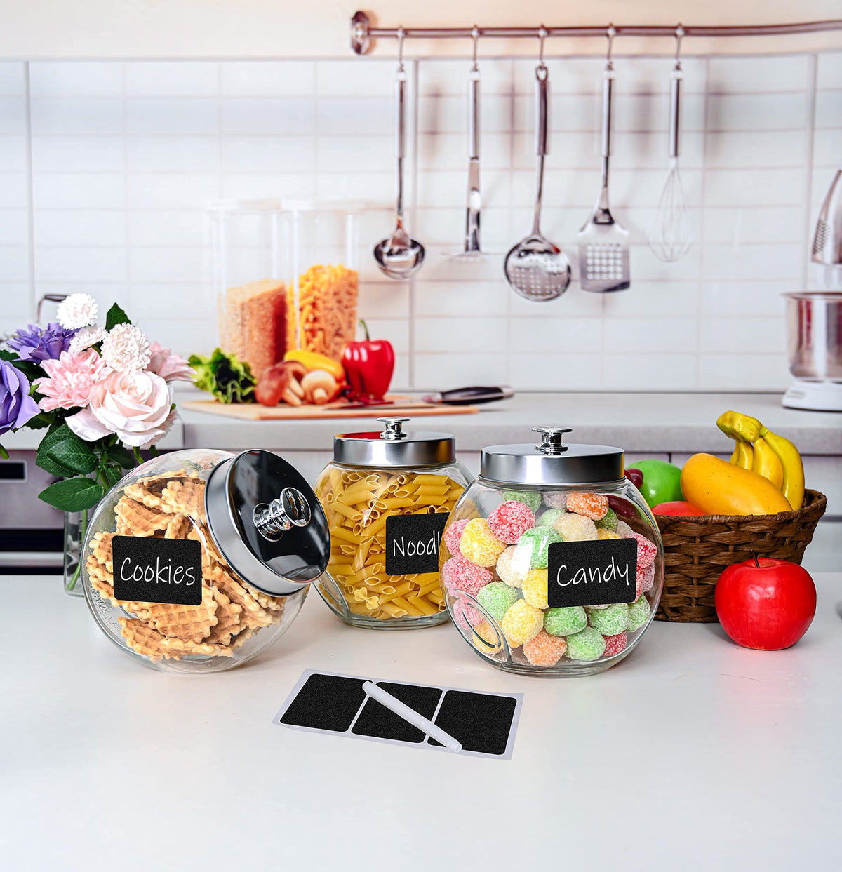 Le'raze glass jars are lead-free and easy to clean.