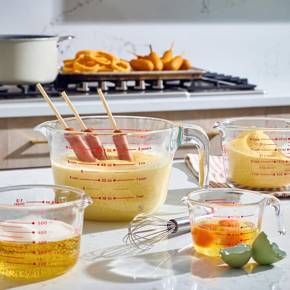 Le’raze glass measuring cup pour spout for drip-free pouring.