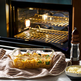 Le'raze microwave and oven-safe glass containers for reheating and baking.