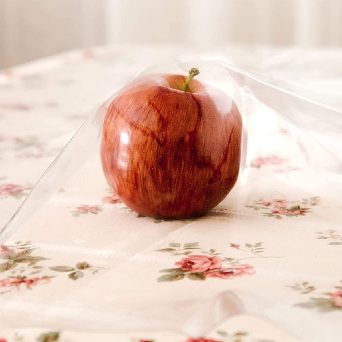 LIBERECOO pizza-night-stain-resistance keeps table pristine after meals.