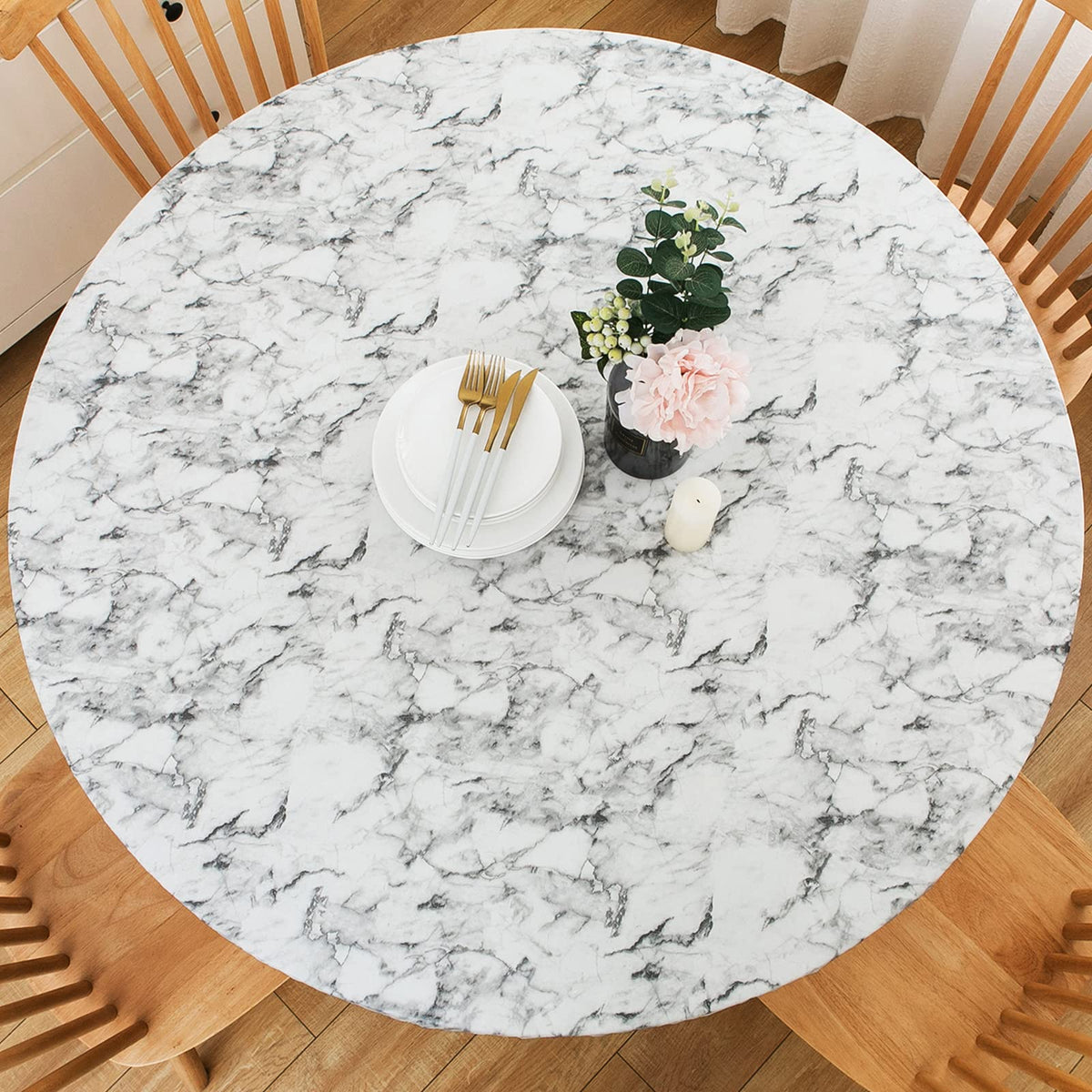 LIBERECOO round vinyl tablecloth with flannel backing for slip-free dining