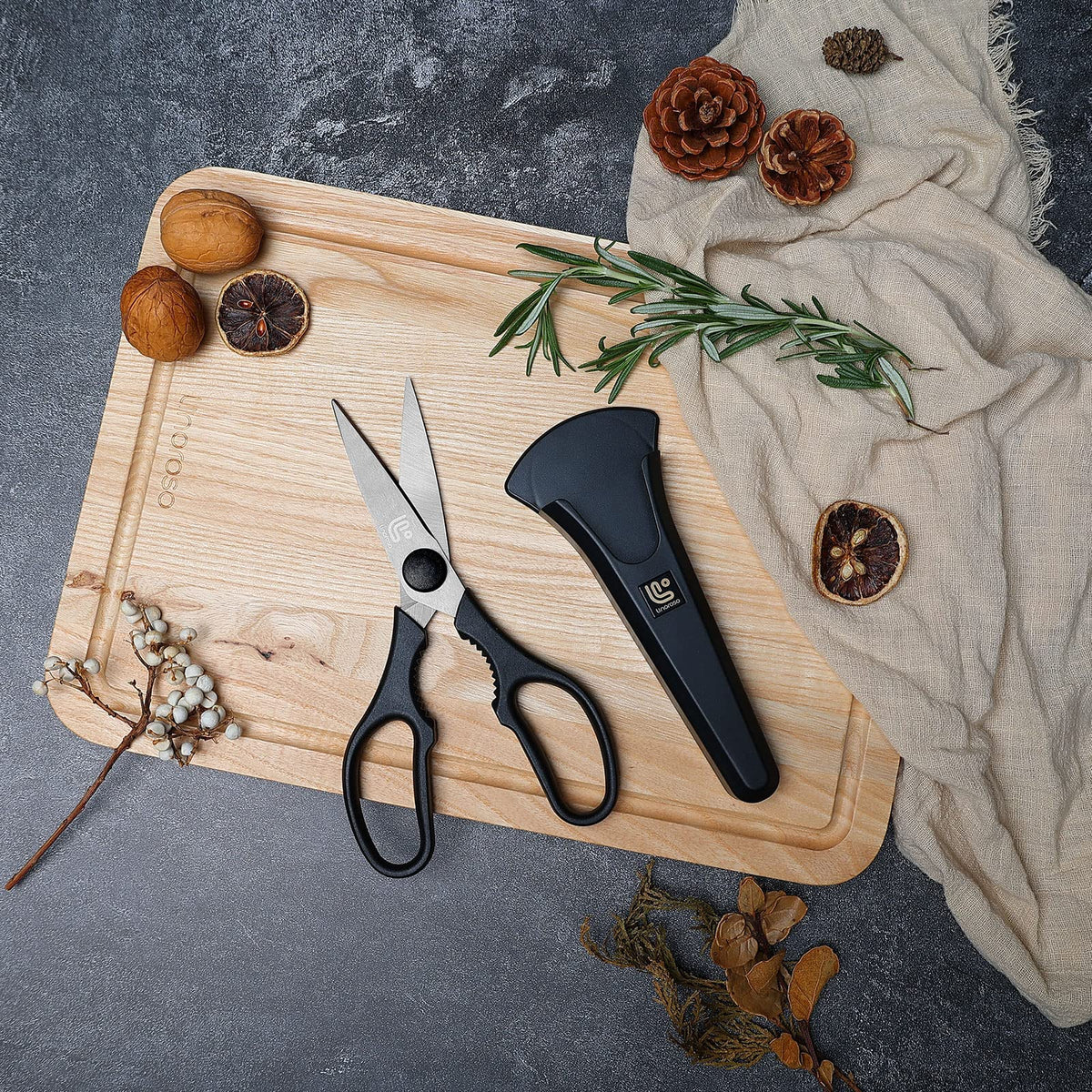 Linoroso all-purpose shears tackle herbs, meat, and kitchen packaging.
