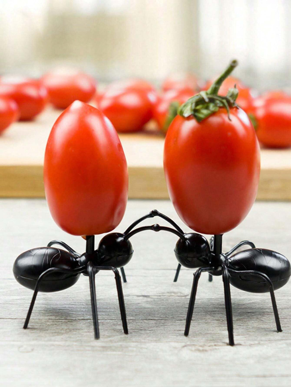 Loizziuy reusable ant picks for picnics and gatherings, a sustainable decoration option.