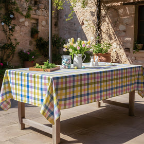 LOSIVISHE spring decor enhances kitchen and dining room ambiance.