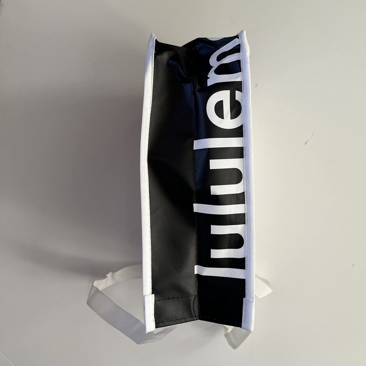 Lululemon new white gym tote bag button closure, secure easy-access for daily errands.