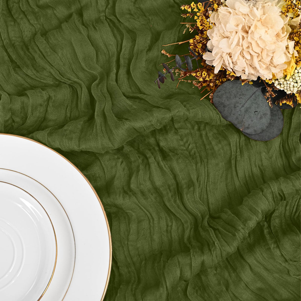Lumaycens centerpiece draping creates soft, dimensional tabletops.